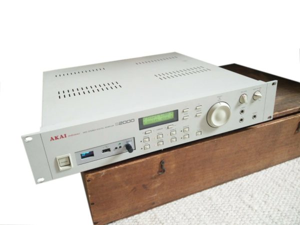 Akai S-2000 2