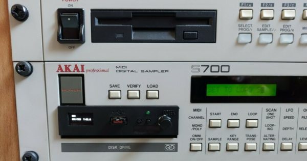 AKAI X7000 S700